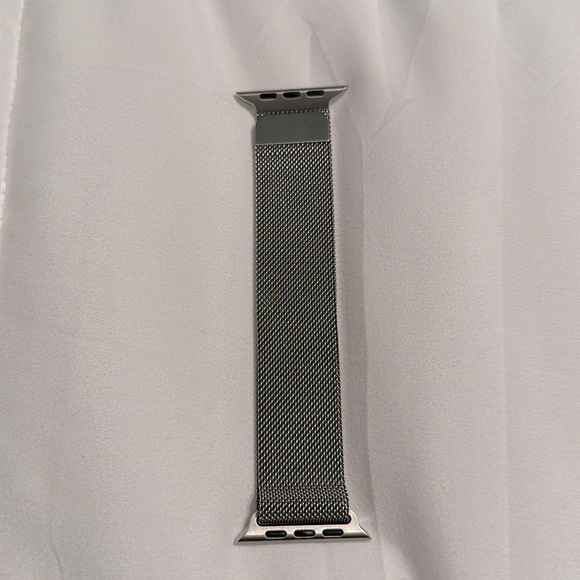Apple Milanese watch band in silver 44mm